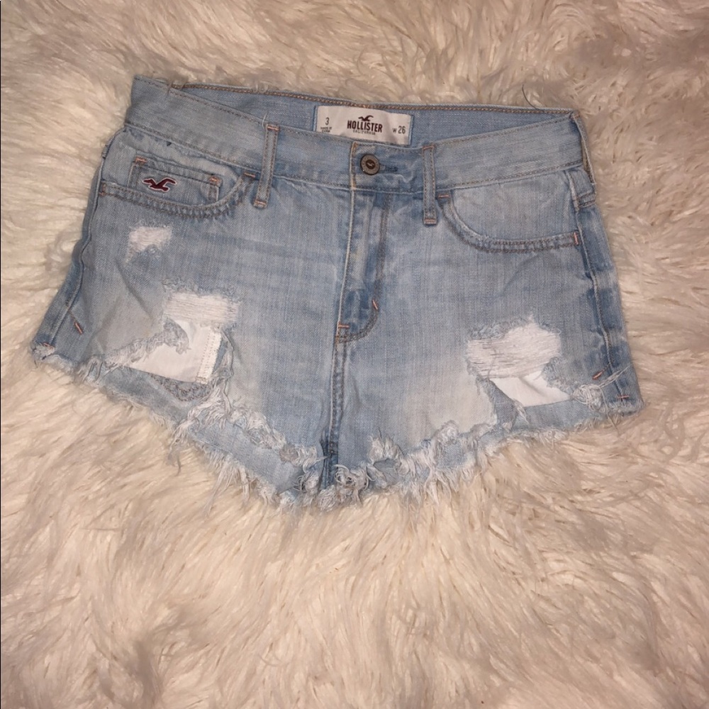 Hollis tee distressed shorts